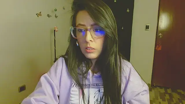 Snapshot of ella_peck chatting on November 30, 2025, 11:20 pm ella peck online show from November 30, 2025, 11:20 pm