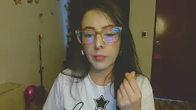 Snapshot of ella_peck chatting on December 21, 2025, 10:06 pm ella peck online show from December 21, 2025, 10:06 pm