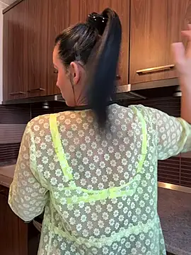 Hotmomcheckk  online show from March 10, 2025, 9:43 am