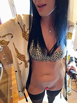 Hotmomcheckk  online show from November 4, 2025, 11:31 am