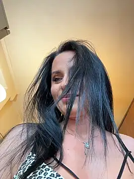 Hotmomcheckk  online show from November 12, 2025, 12:27 pm