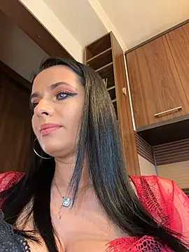 Hotmomcheckk  online show from December 3, 2025, 10:02 am