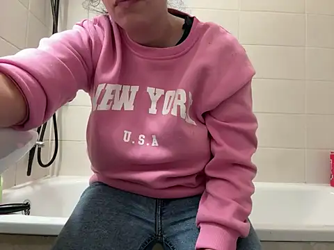 Snapshot of czruz chatting on November 7, 2025, 7:36 pm czruz online show from November 7, 2025, 7:36 pm