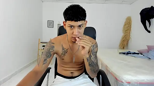 slim master12 online show from April 2, 2026, 9:56 pm