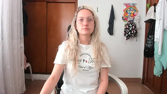 Adele johnsonn1 online show from November 20, 2025, 4:07 pm