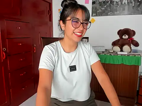 Isabellaa22 1 online show from December 4, 2024, 5:00 pm