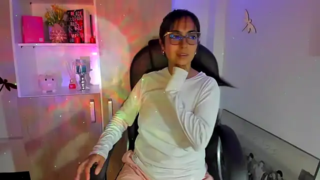 Isabellaa22 1 online show from February 20, 2025, 3:23 am