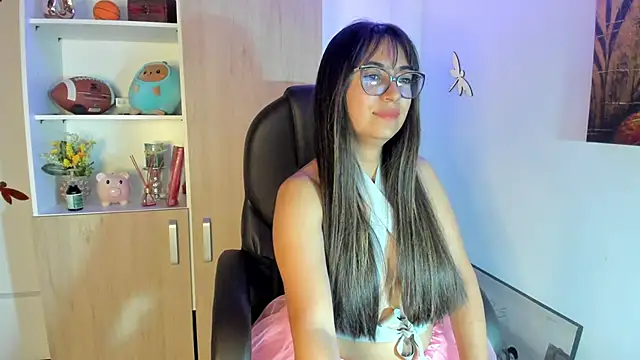 Isabellaa22 1 online show from September 17, 2025, 11:06 pm