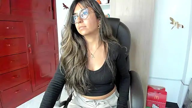 Isabellaa22 1 online show from March 27, 2026, 9:25 pm