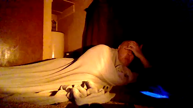 Nightshade7712 online show from December 21, 2025, 2:57 pm