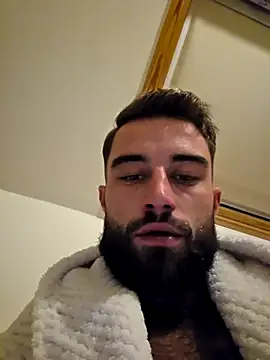 Snapshot of Vekie_007 chatting on October 18, 2025, 8:42 pm Vekie 007 online show from October 18, 2025, 8:42 pm