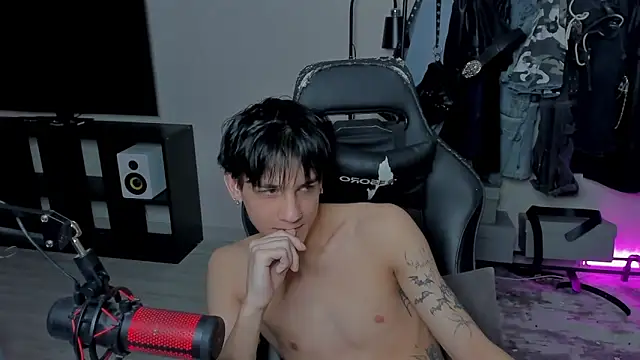 Snapshot of MarkBrowniii chatting on March 18, 2025, 1:00 am MarkBrowniii online show from March 18, 2025, 1:00 am