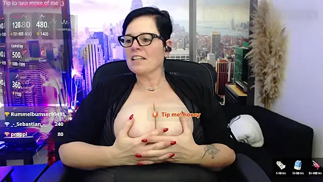 Snapshot of ninarandmann chatting on December 16, 2024, 7:54 pm ninarandmann online show from December 16, 2024, 7:54 pm