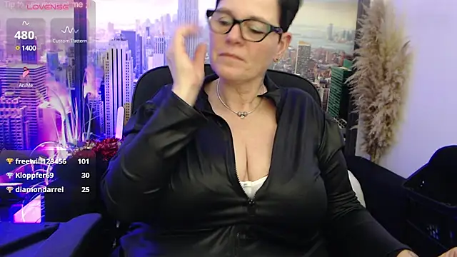 Snapshot of ninarandmann chatting on February 27, 2025, 10:20 pm ninarandmann online show from February 27, 2025, 10:20 pm