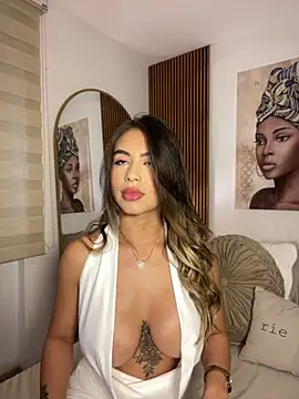 Snapshot of _laura_02 chatting on October 1, 2025, 6:47 pm laura 02 online show from October 1, 2025, 6:47 pm