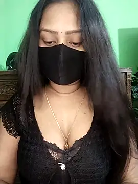 Idhika Paul online show from March 18, 2026, 8:01 pm