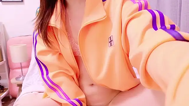 Snapshot of Mii_v_v chatting on March 9, 2025, 3:32 am Mii v v online show from March 9, 2025, 3:32 am