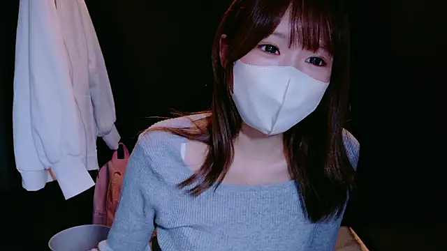 Snapshot of Yui-Ch chatting on October 13, 2025, 1:00 pm Yui-Ch online show from October 13, 2025, 1:00 pm