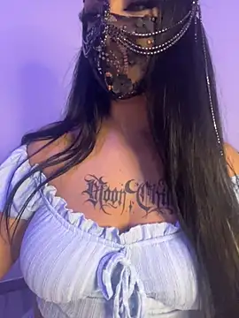 kamila french online show from March 9, 2026, 10:58 pm