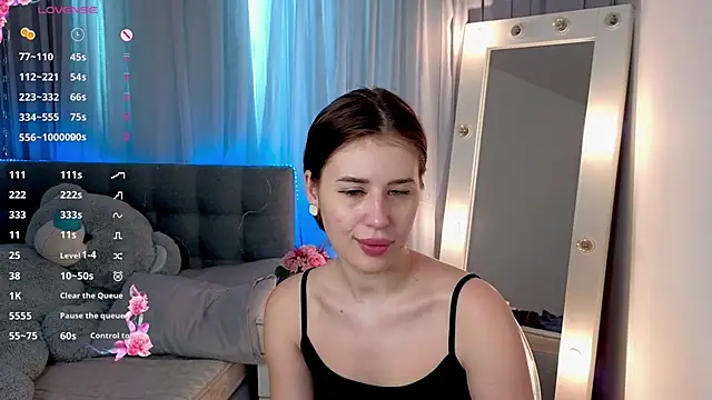 Milkissss online show from April 3, 2026, 7:50 am