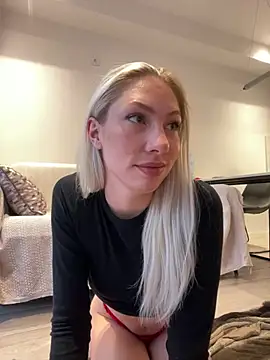 Snapshot of LuisaBecker chatting on December 26, 2024, 12:59 pm LuisaBecker online show from December 26, 2024, 12:59 pm