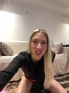 Snapshot of LuisaBecker chatting on December 26, 2024, 8:42 pm LuisaBecker online show from December 26, 2024, 8:42 pm