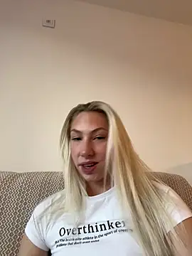 Snapshot of LuisaBecker chatting on January 13, 2025, 1:17 pm LuisaBecker online show from January 13, 2025, 1:17 pm