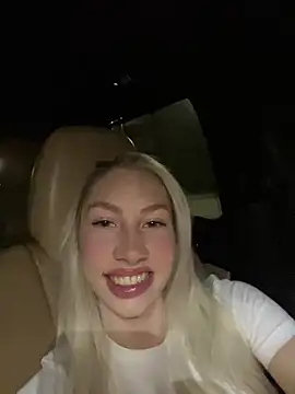 Snapshot of LuisaBecker chatting on March 15, 2025, 7:59 pm LuisaBecker online show from March 15, 2025, 7:59 pm