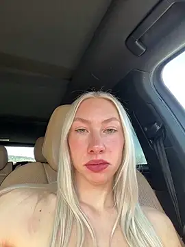 Snapshot of LuisaBecker chatting on March 16, 2025, 10:55 am LuisaBecker online show from March 16, 2025, 10:55 am