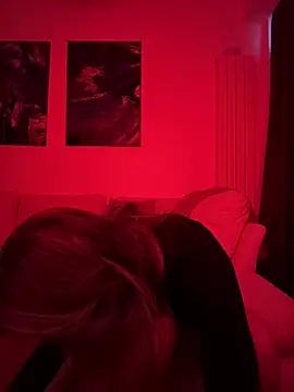 LuisaBecker online show from April 6, 2026, 2:31 am