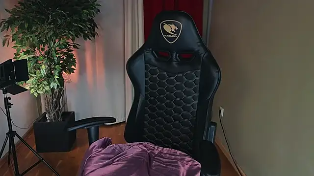 carolina elf online show from September 16, 2025, 5:19 am