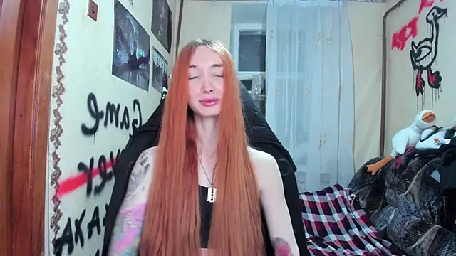 Roxy Silver online show from February 13, 2025, 9:06 pm