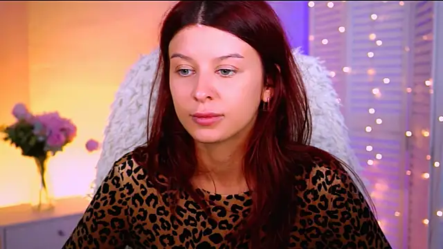 NicoleMun online show from October 7, 2025, 1:41 pm