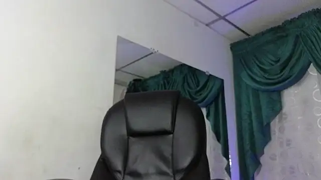 Snapshot of Stuart_Boy_ chatting on January 9, 2025, 3:47 am Stuart Boy online show from January 9, 2025, 3:47 am