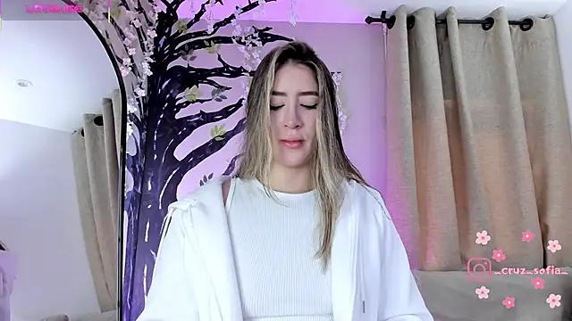  AlejaCruz  online show from February 1, 2026, 12:15 pm