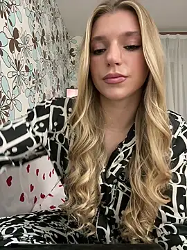 Snapshot of adel_secret chatting on May 28, 2026, 8:06 pm adel secret online show from May 28, 2026, 8:06 pm