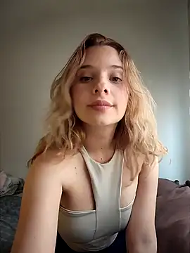 Sophy Bunny online show from December 4, 2024, 7:23 pm