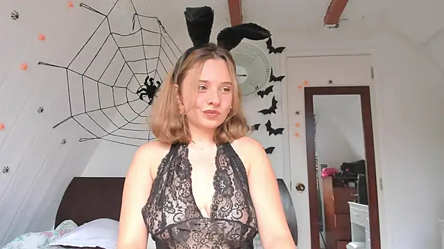 Sophy Bunny online show from October 18, 2025, 6:30 pm