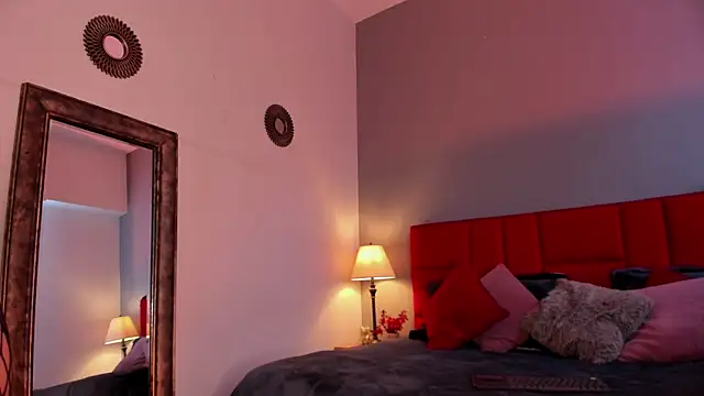 Violetta Nur online show from April 9, 2026, 8:47 pm