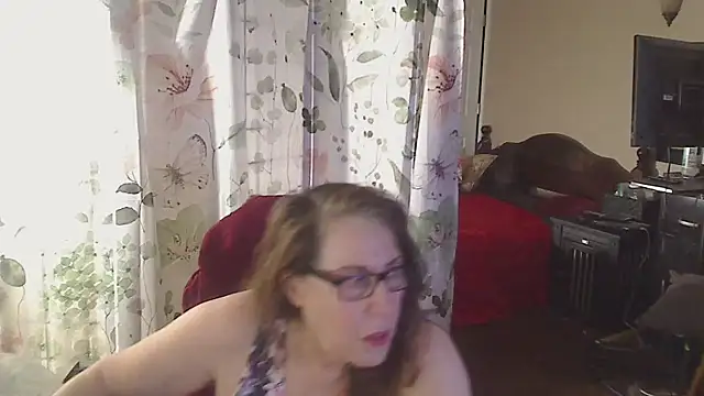 Snapshot of Ireallysquirt chatting on June 6, 2026, 4:06 am Ireallysquirt online show from June 6, 2026, 4:06 am