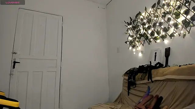 Chica hot dirty online show from December 17, 2024, 12:45 am