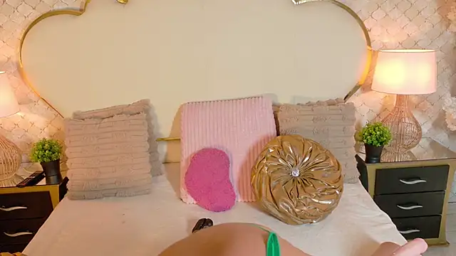 Snapshot of MayraVegas chatting on February 25, 2026, 2:05 pm MayraVegas online show from February 25, 2026, 2:05 pm