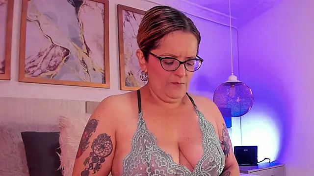 Snapshot of ValeryHart1 chatting on March 6, 2025, 12:19 pm ValeryHart1 online show from March 6, 2025, 12:19 pm