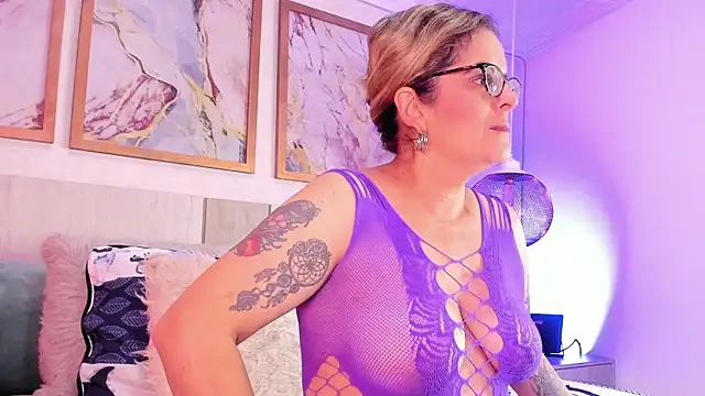 Snapshot of ValeryHart1 chatting on March 19, 2025, 10:44 am ValeryHart1 online show from March 19, 2025, 10:44 am