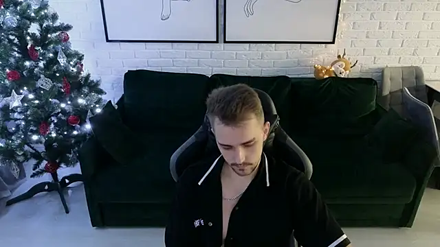 Snapshot of Larstar01 chatting on December 5, 2024, 12:30 am Larstar01 online show from December 5, 2024, 12:30 am