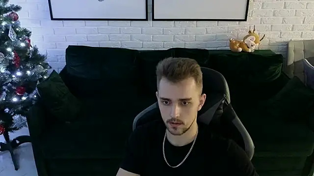 Snapshot of Larstar01 chatting on December 8, 2024, 1:24 am Larstar01 online show from December 8, 2024, 1:24 am