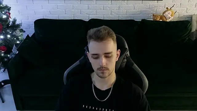 Snapshot of Larstar01 chatting on December 15, 2024, 1:57 am Larstar01 online show from December 15, 2024, 1:57 am