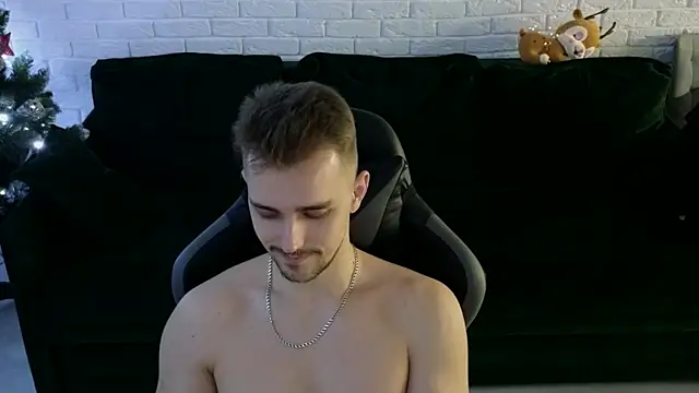 Snapshot of Larstar01 chatting on December 22, 2024, 5:01 am Larstar01 online show from December 22, 2024, 5:01 am