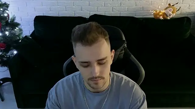 Snapshot of Larstar01 chatting on December 31, 2024, 5:07 pm Larstar01 online show from December 31, 2024, 5:07 pm