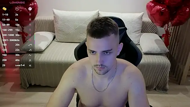 Snapshot of Larstar01 chatting on October 3, 2025, 9:01 pm Larstar01 online show from October 3, 2025, 9:01 pm